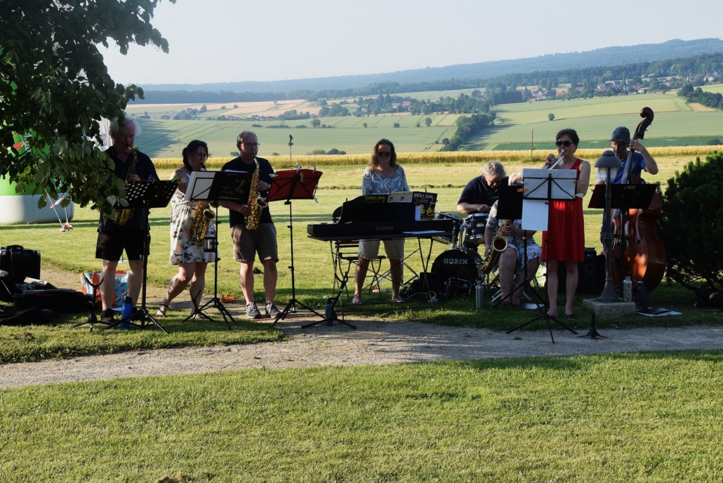 02 Auf der Königs-Alm mit Musik der Musikschule Söhre KaufungerWald